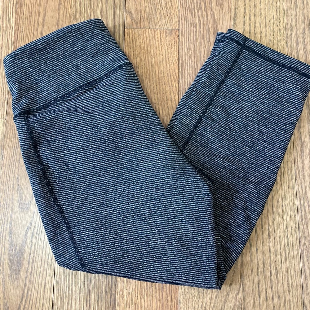 Old Navy Women’s Cropped Yoga Leggings Size M